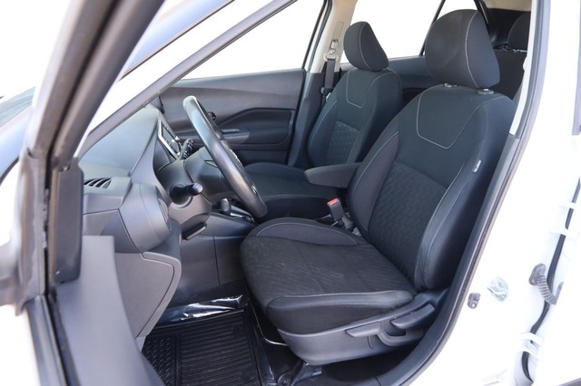 Nissan Kicks Vehicle Image 08