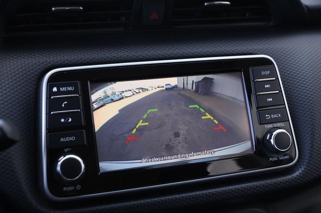 Nissan Kicks Vehicle Image 15