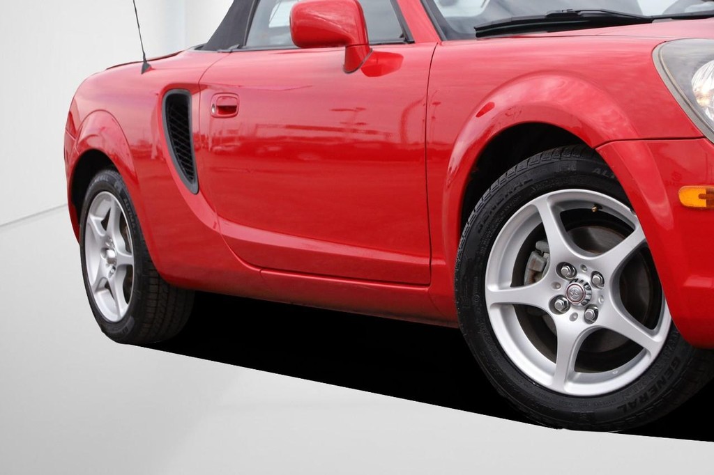 Toyota MR2 Spyder Vehicle Full-screen Gallery Image 3