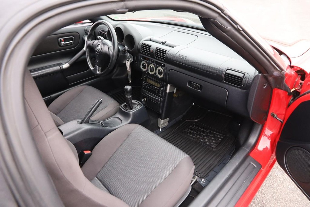 Toyota MR2 Spyder Vehicle Full-screen Gallery Image 20