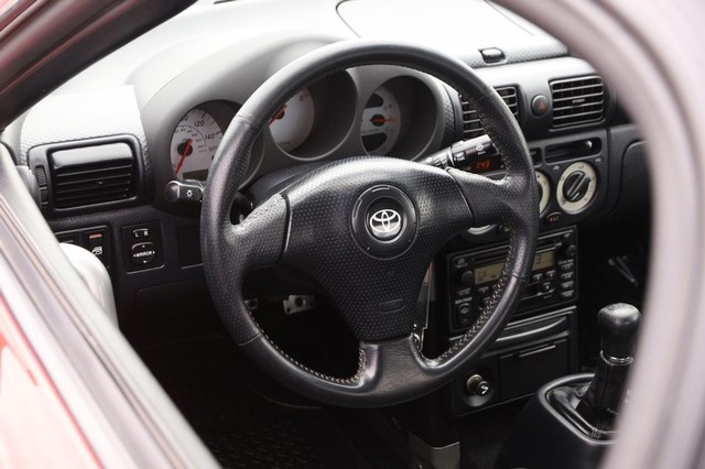 Toyota MR2 Spyder Vehicle Image 10