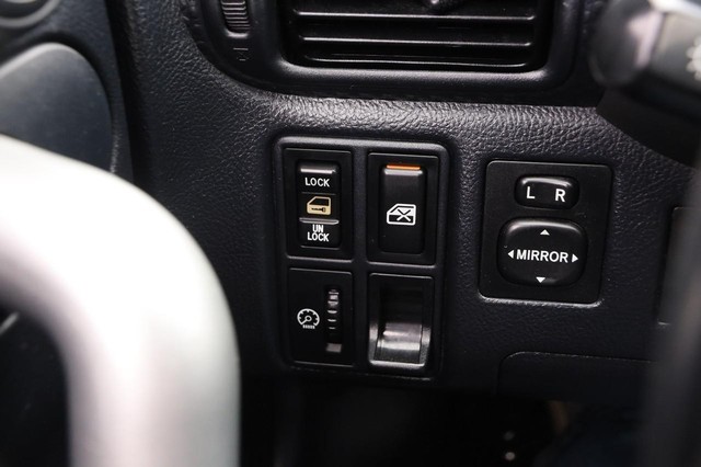 Toyota MR2 Spyder Vehicle Image 12