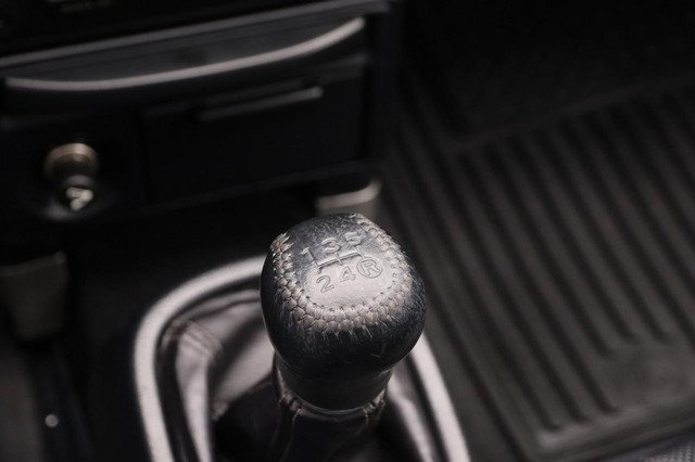 Toyota MR2 Spyder Vehicle Image 17