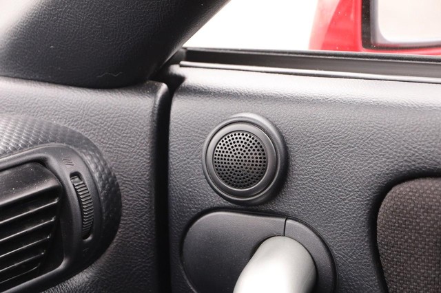 Toyota MR2 Spyder Vehicle Image 18