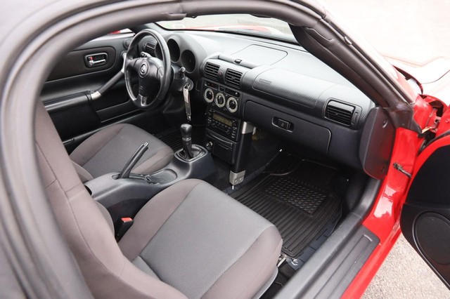 Toyota MR2 Spyder Vehicle Image 20