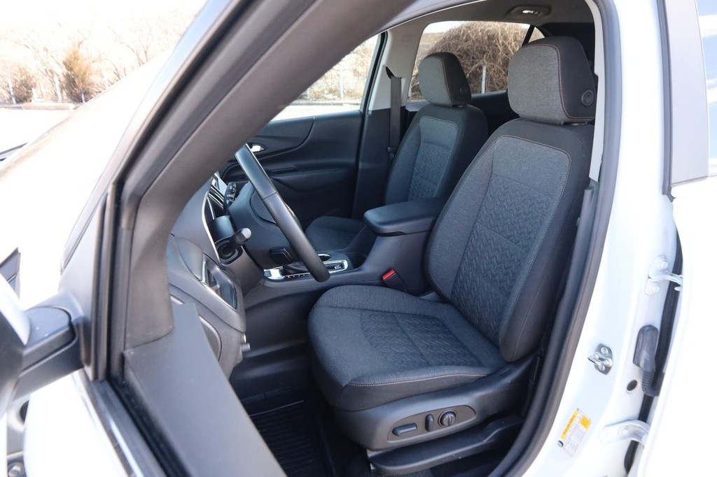 Chevrolet Equinox Vehicle Full-screen Gallery Image 09