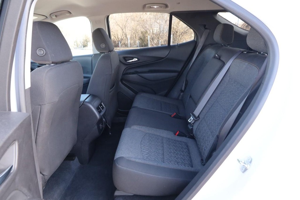 Chevrolet Equinox Vehicle Full-screen Gallery Image 10