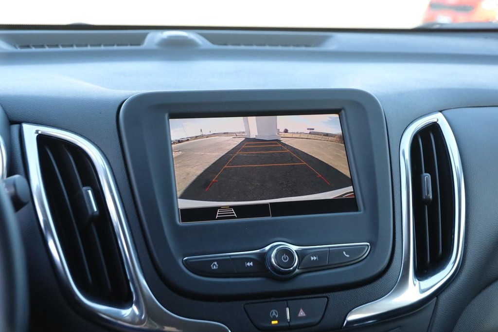 Chevrolet Equinox Vehicle Full-screen Gallery Image 17