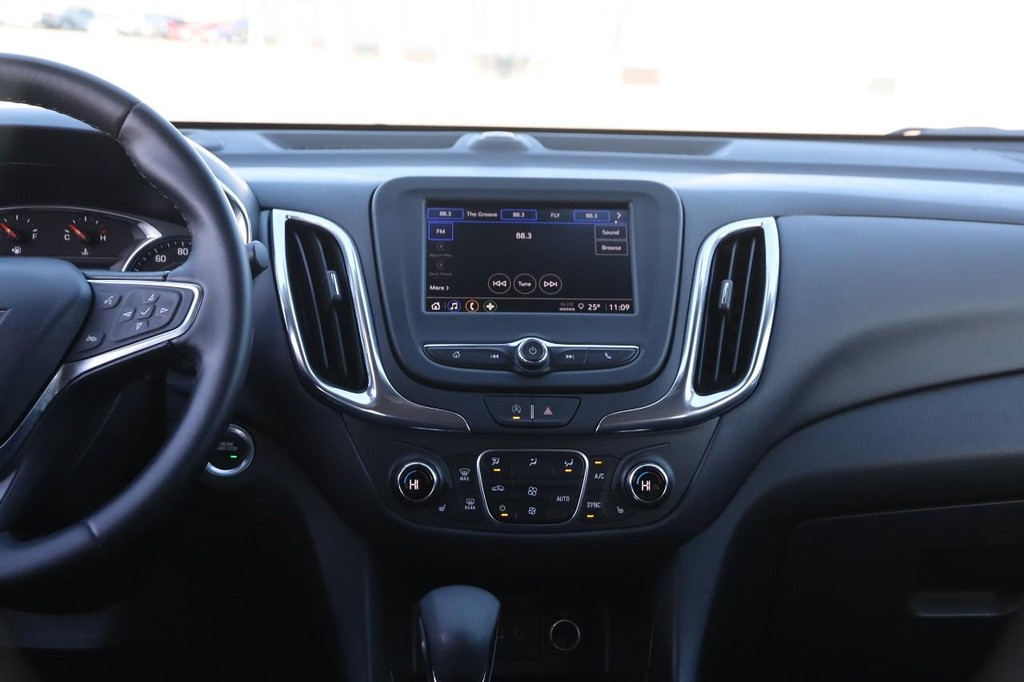 Chevrolet Equinox Vehicle Full-screen Gallery Image 23