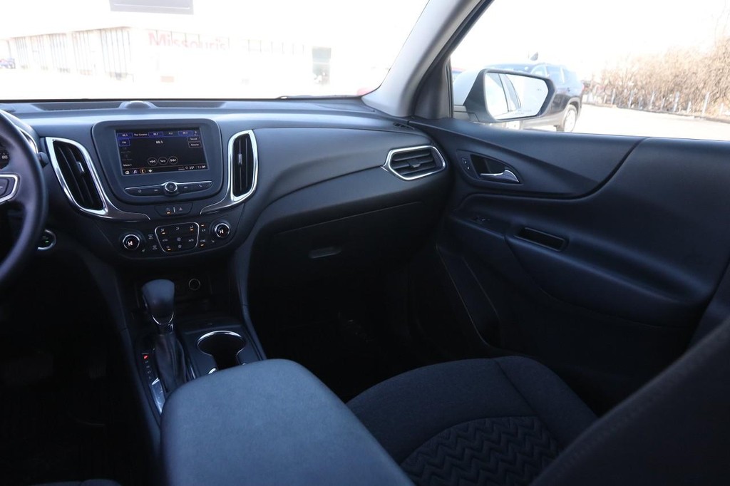 Chevrolet Equinox Vehicle Full-screen Gallery Image 24