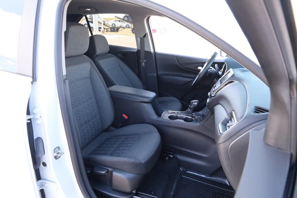 Chevrolet Equinox Vehicle Full-screen Gallery Image 25