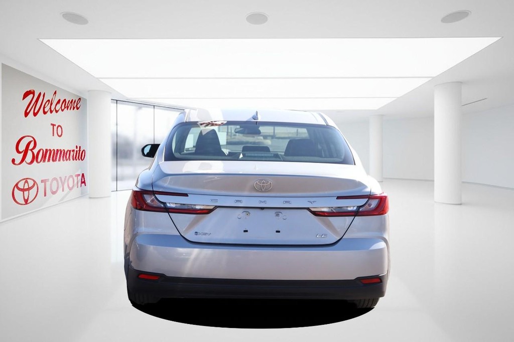 Toyota Camry Vehicle Full-screen Gallery Image 6