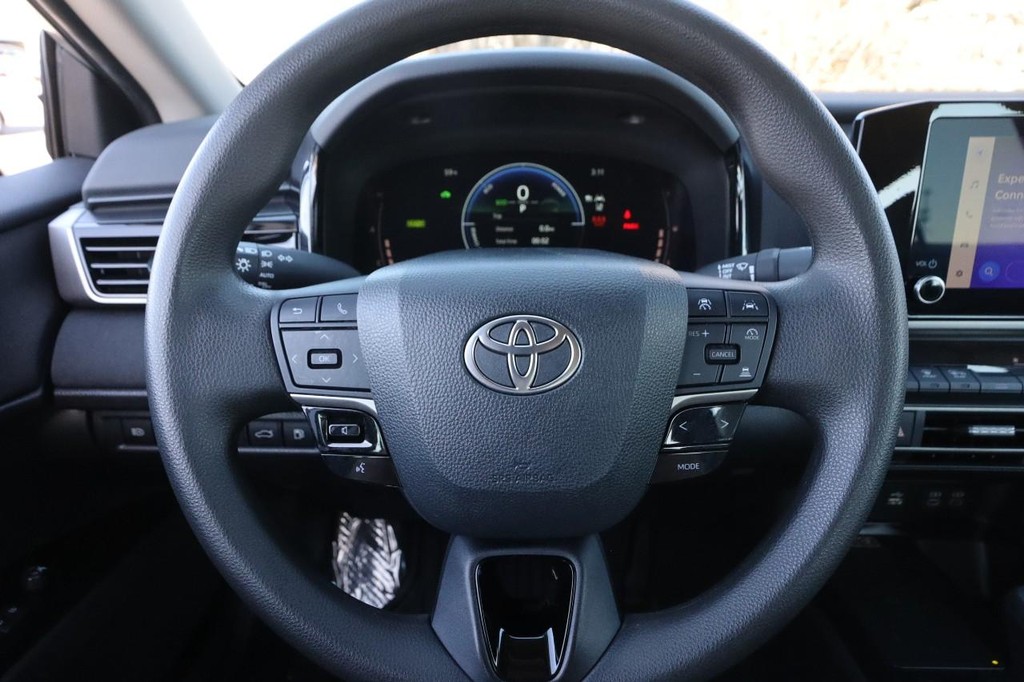 Toyota Camry Vehicle Full-screen Gallery Image 10