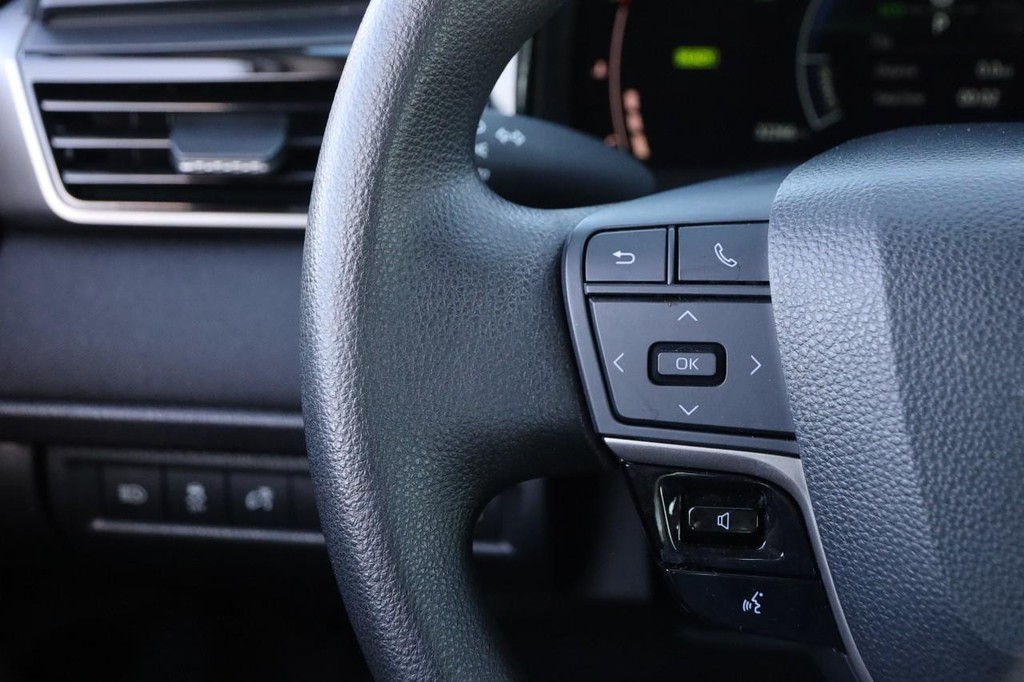 Toyota Camry Vehicle Full-screen Gallery Image 11