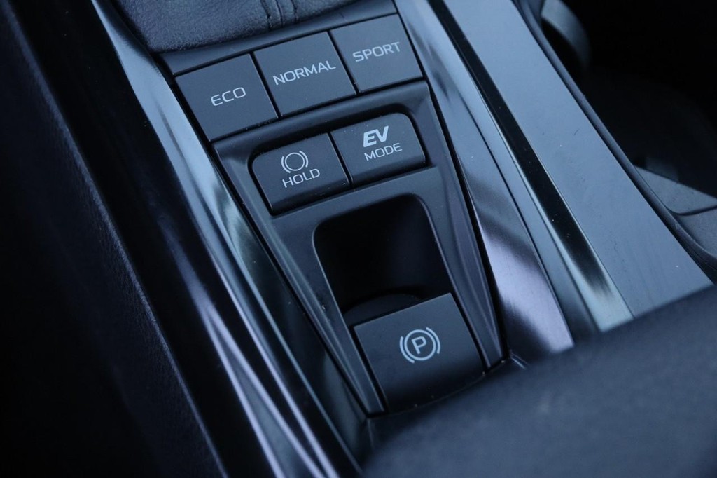 Toyota Camry Vehicle Full-screen Gallery Image 18