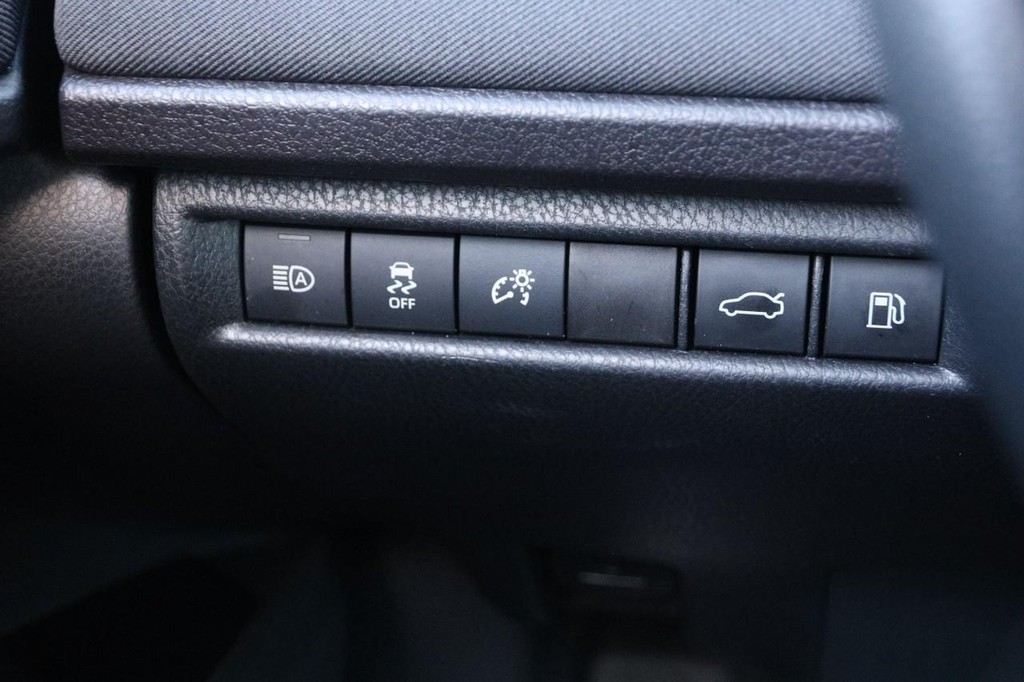 Toyota Camry Vehicle Full-screen Gallery Image 20