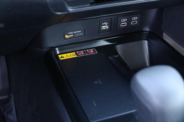 Toyota Camry Vehicle Image 19