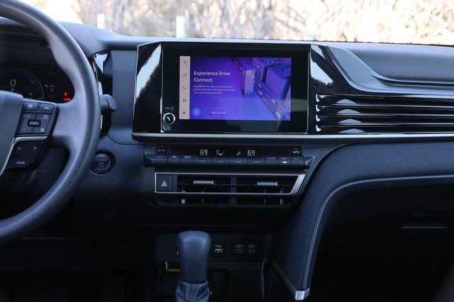 Toyota Camry Vehicle Image 24