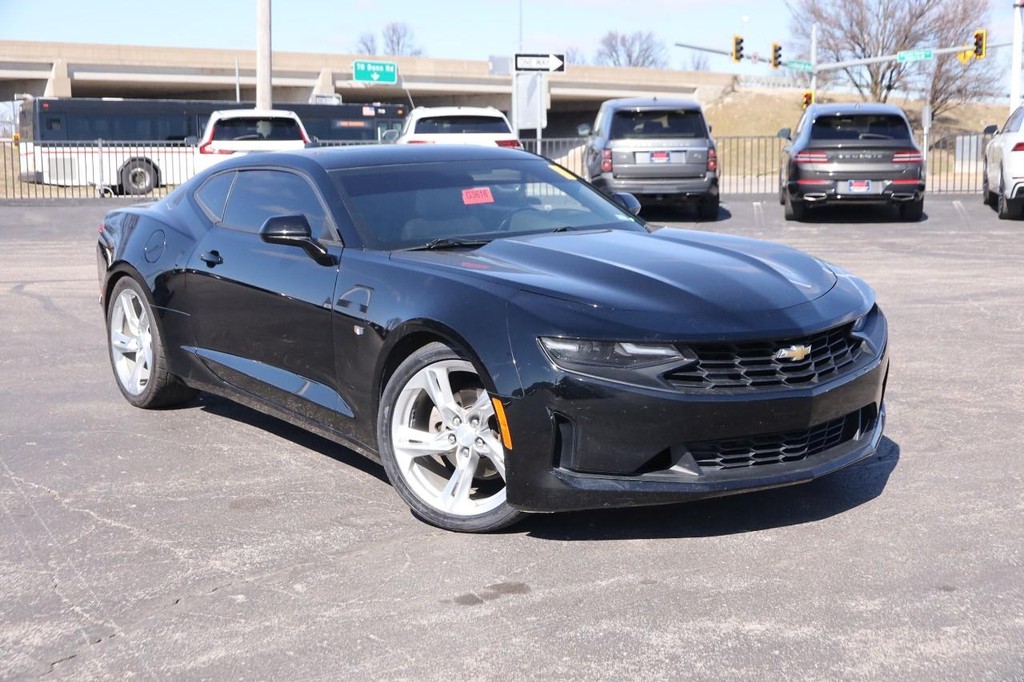 Chevrolet Camaro Vehicle Full-screen Gallery Image 2