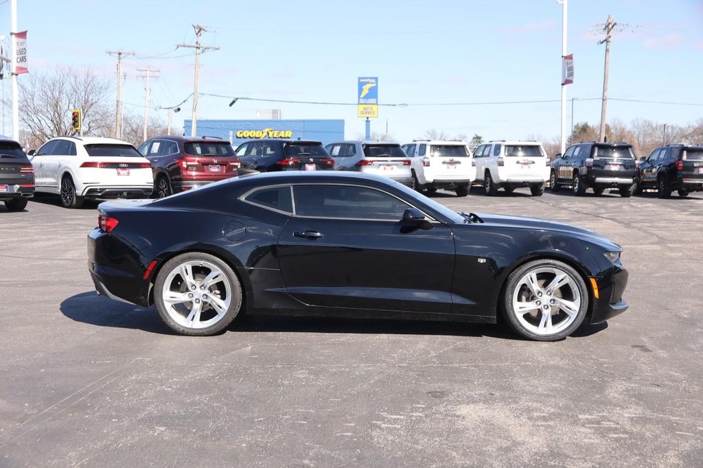 Chevrolet Camaro Vehicle Full-screen Gallery Image 5