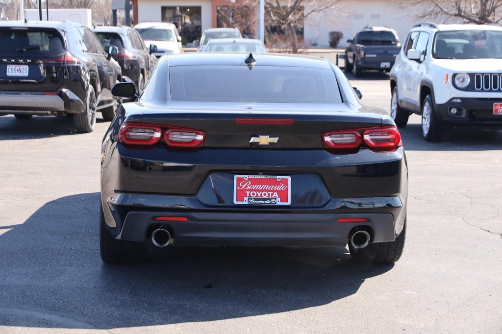 Chevrolet Camaro Vehicle Full-screen Gallery Image 6