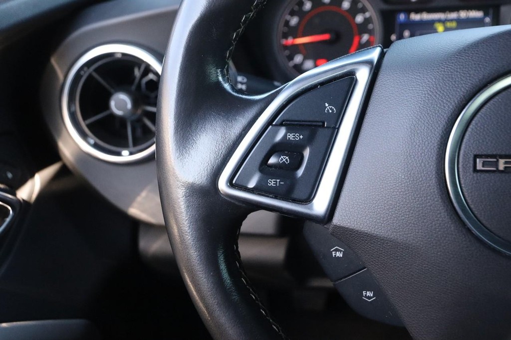 Chevrolet Camaro Vehicle Full-screen Gallery Image 12