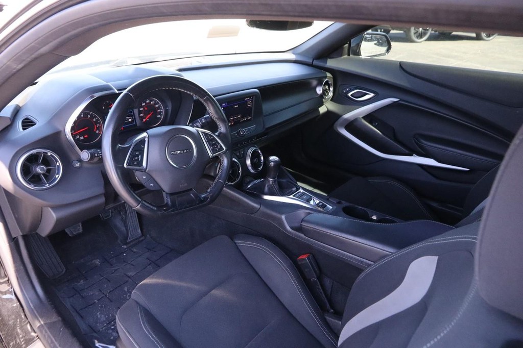 Chevrolet Camaro Vehicle Full-screen Gallery Image 20