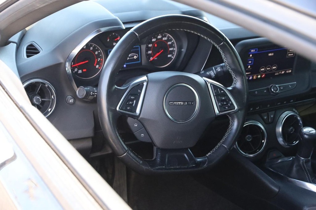 Chevrolet Camaro Vehicle Full-screen Gallery Image 21