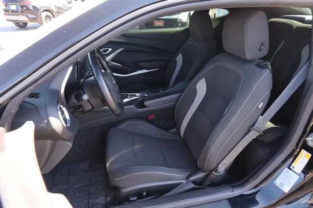 Chevrolet Camaro Vehicle Image 09