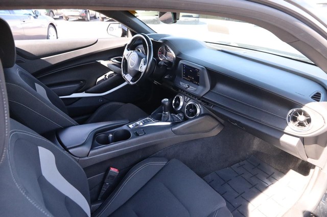 Chevrolet Camaro Vehicle Image 22