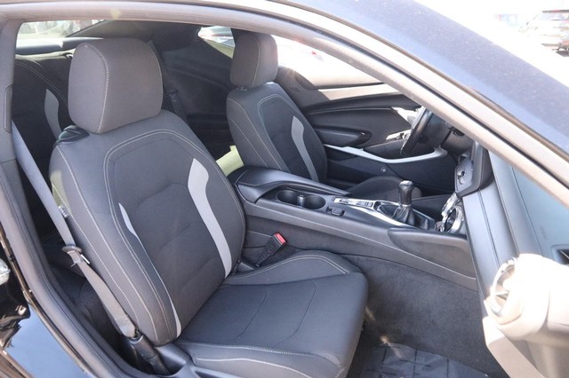 Chevrolet Camaro Vehicle Image 23