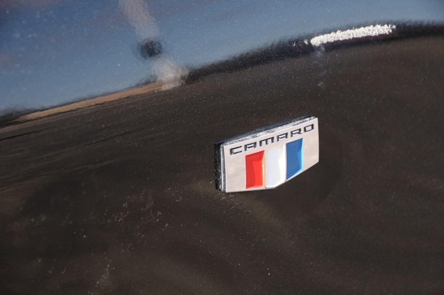 Chevrolet Camaro Vehicle Image 24
