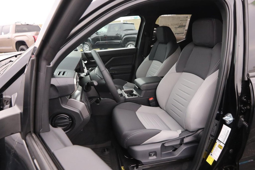 Toyota Tacoma Vehicle Full-screen Gallery Image 8