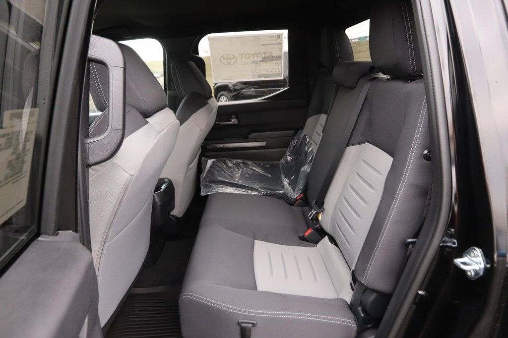 Toyota Tacoma Vehicle Full-screen Gallery Image 9