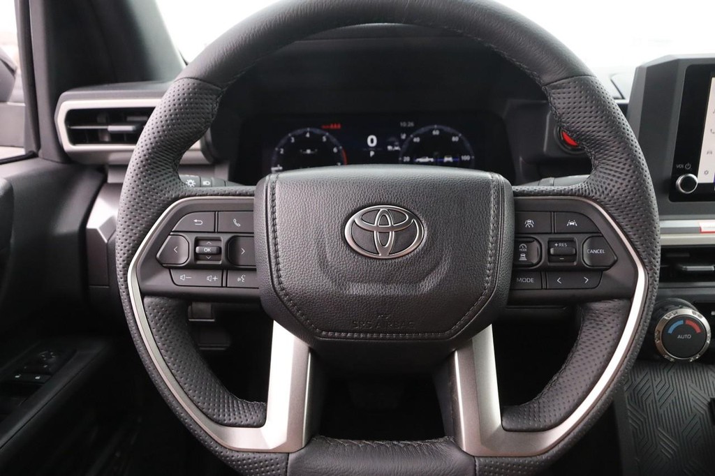 Toyota Tacoma Vehicle Full-screen Gallery Image 10