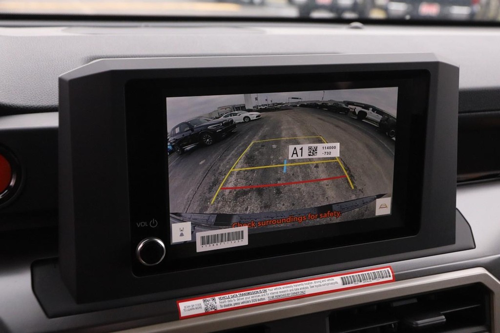 Toyota Tacoma Vehicle Full-screen Gallery Image 16