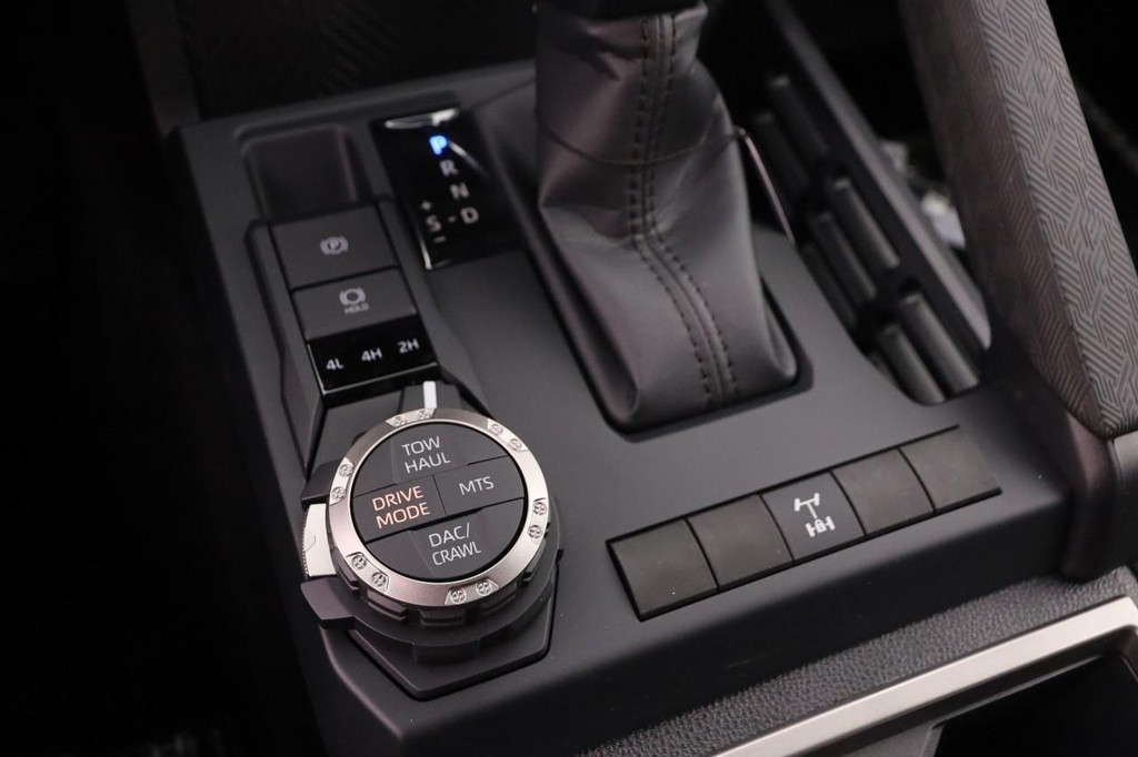 Toyota Tacoma Vehicle Full-screen Gallery Image 18