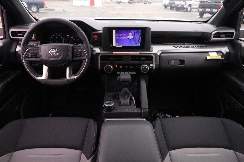 Toyota Tacoma Vehicle Full-screen Gallery Image 20