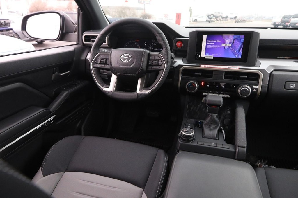 Toyota Tacoma Vehicle Full-screen Gallery Image 21