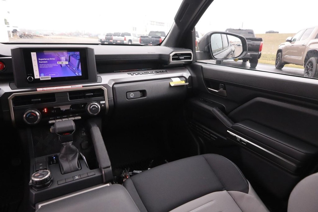 Toyota Tacoma Vehicle Full-screen Gallery Image 24