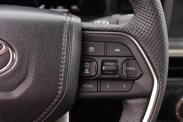 Toyota Tacoma Vehicle Image 12