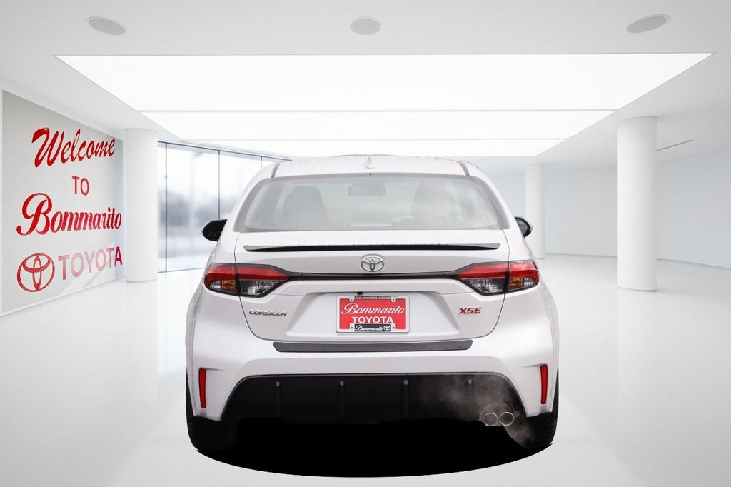 Toyota Corolla Vehicle Full-screen Gallery Image 6