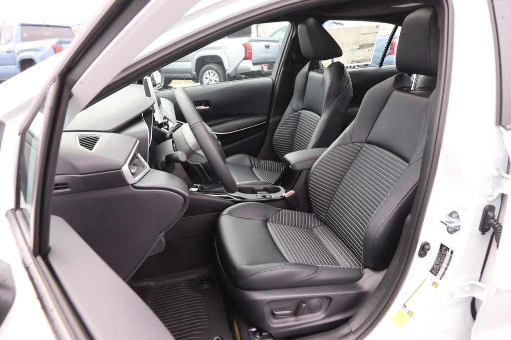 Toyota Corolla Vehicle Full-screen Gallery Image 9