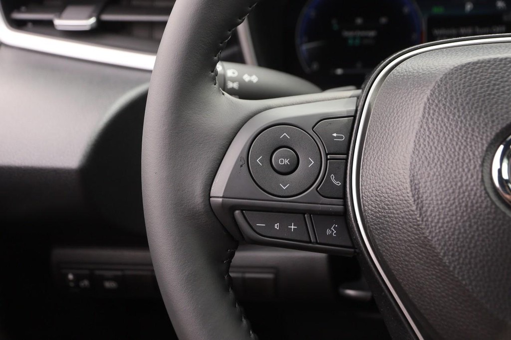 Toyota Corolla Vehicle Full-screen Gallery Image 12