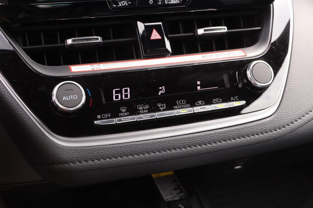 Toyota Corolla Vehicle Full-screen Gallery Image 18