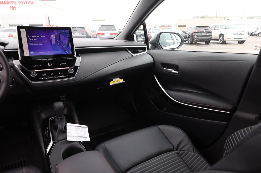 Toyota Corolla Vehicle Full-screen Gallery Image 24