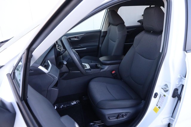 Toyota RAV4 Vehicle Image 08