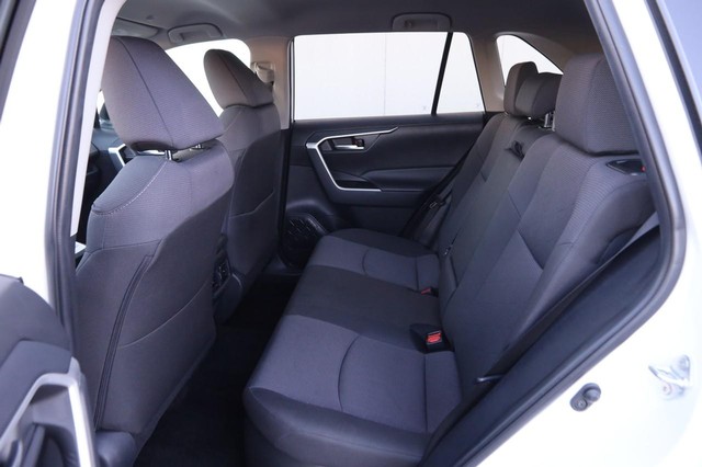 Toyota RAV4 Vehicle Image 09