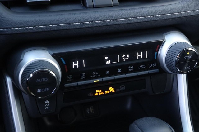 Toyota RAV4 Vehicle Image 16