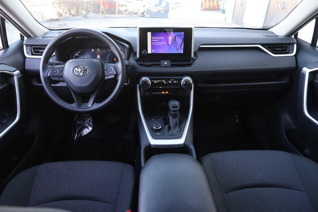 Toyota RAV4 Vehicle Image 18